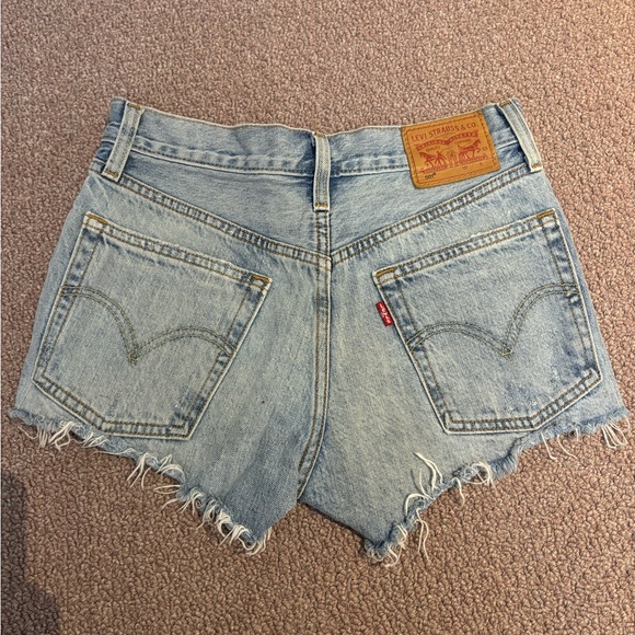 Levi’s 501 Jean shorts - Picture 2 of 2